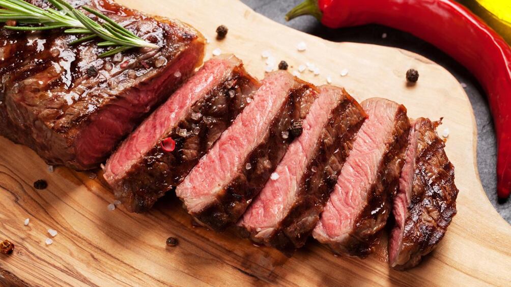 Carne rossa: in quale quantità aumenta il rischio di cancro al colon?