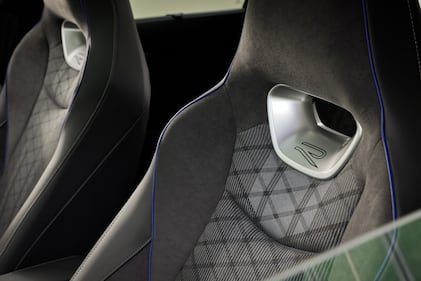 Volkswagen Passat: guarda tutte le foto 16