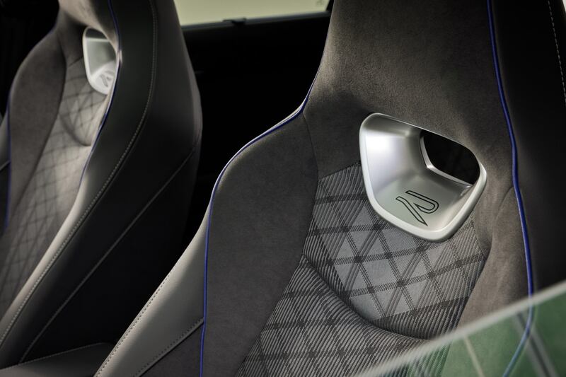 Volkswagen Passat: guarda tutte le foto 16