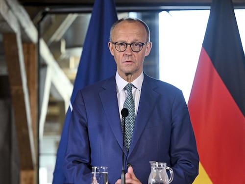 Nato: aumentare la difesa aerea del 400%. E Mosca attacca Merz: "È come Hitler"
