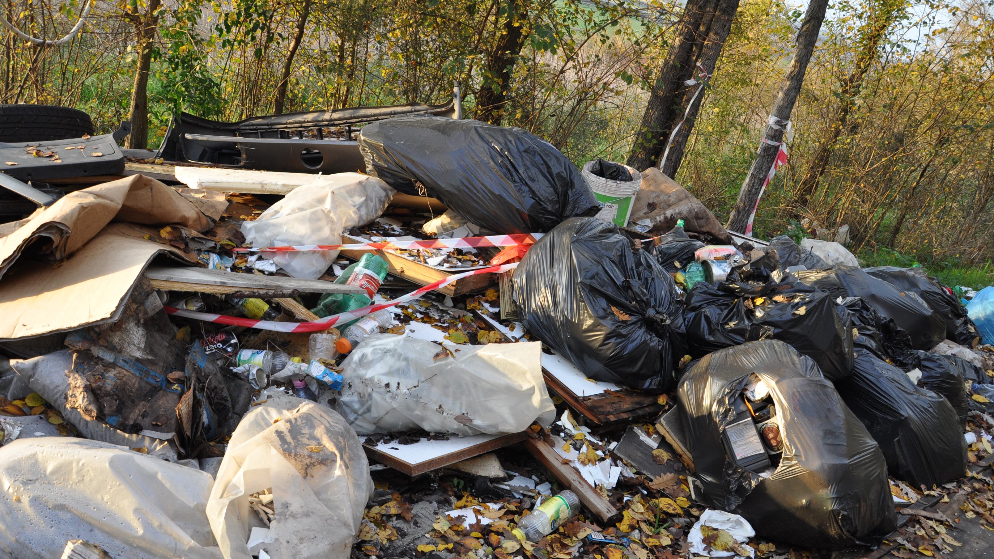 Discariche abusive in Puglia, intervento Ue. Si rischia l’indebitamento dei Comuni
