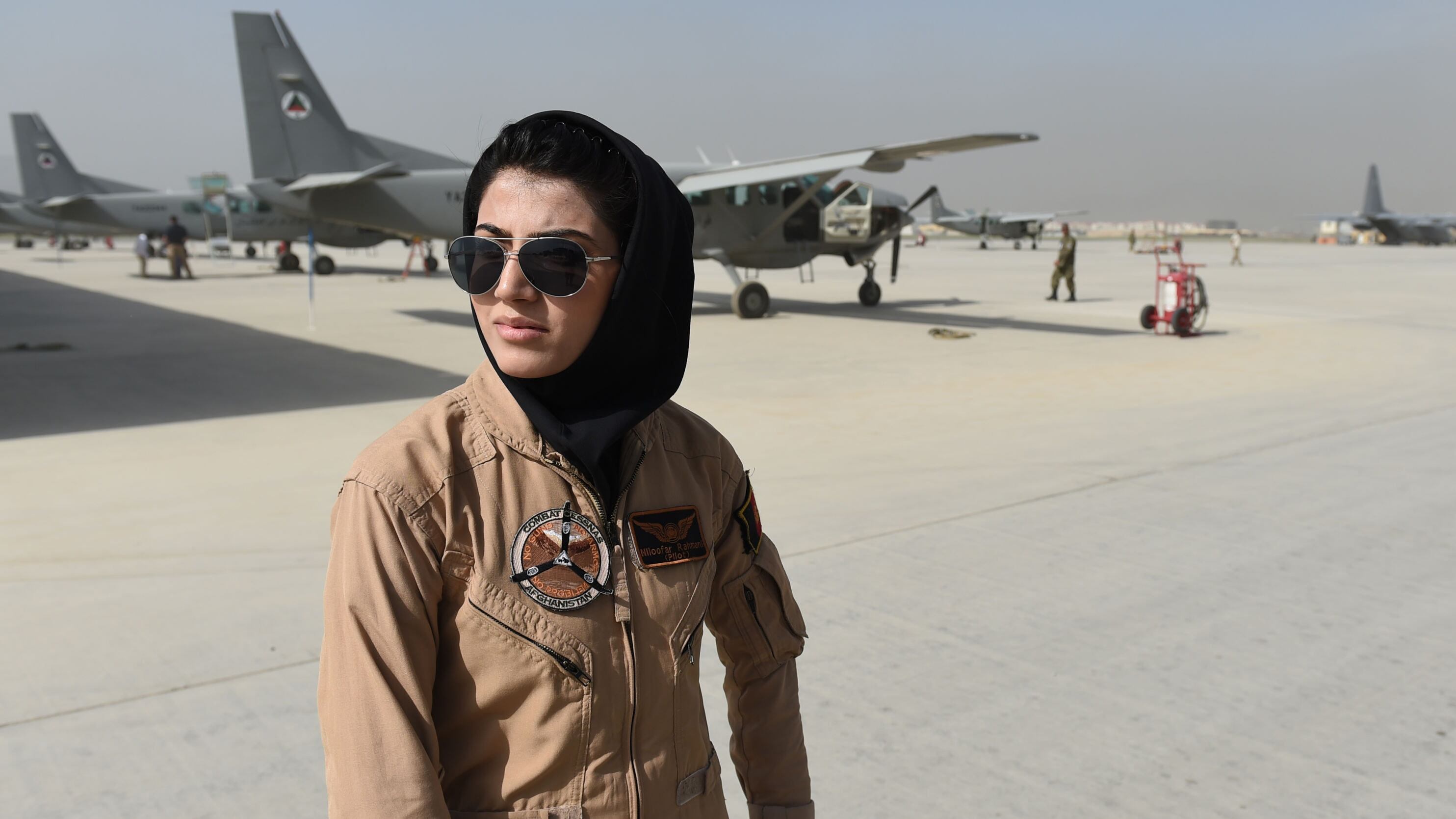 Top gun afgana ottiene asilo in America dopo minacce di morte