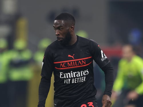 Il Milan perde Tomori. I prati "stressati" della A sempre più nel mirino
