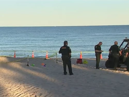 Scava una buca e muore nella sabbia a soli 5 anni. Dramma in Florida