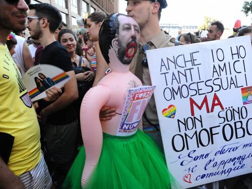 Milano Pride, sfilano anche le multinazionali