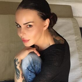 Nina Moric, le foto più sexy su Instagram 37