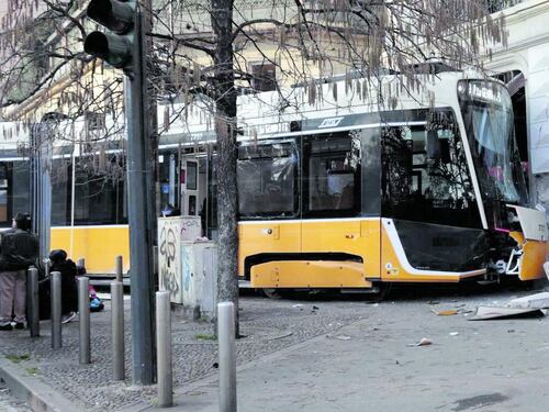 Tram deragliato, scambio di persona sulle vittime: il 56enne senegalese è ancora vivo