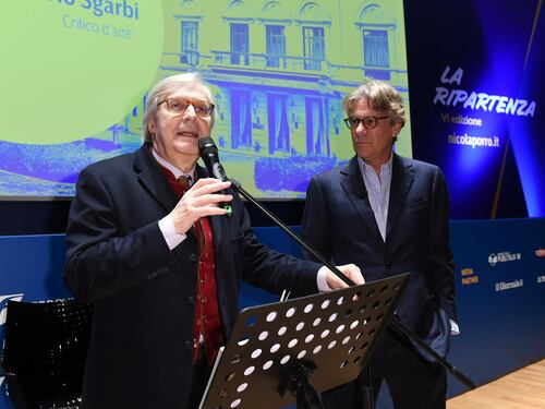 Sgarbi: "Mi dimetto". Poi l'attacco: "Contro di me lettere anonime" - Il video