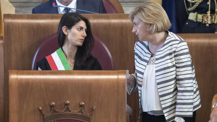 Giunta Raggi, sei mesi sulle montagne russe: tra scandali e dimissioni