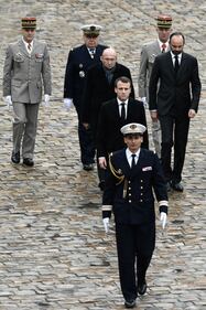 La Francia s'inchina al gendarme eroe 7