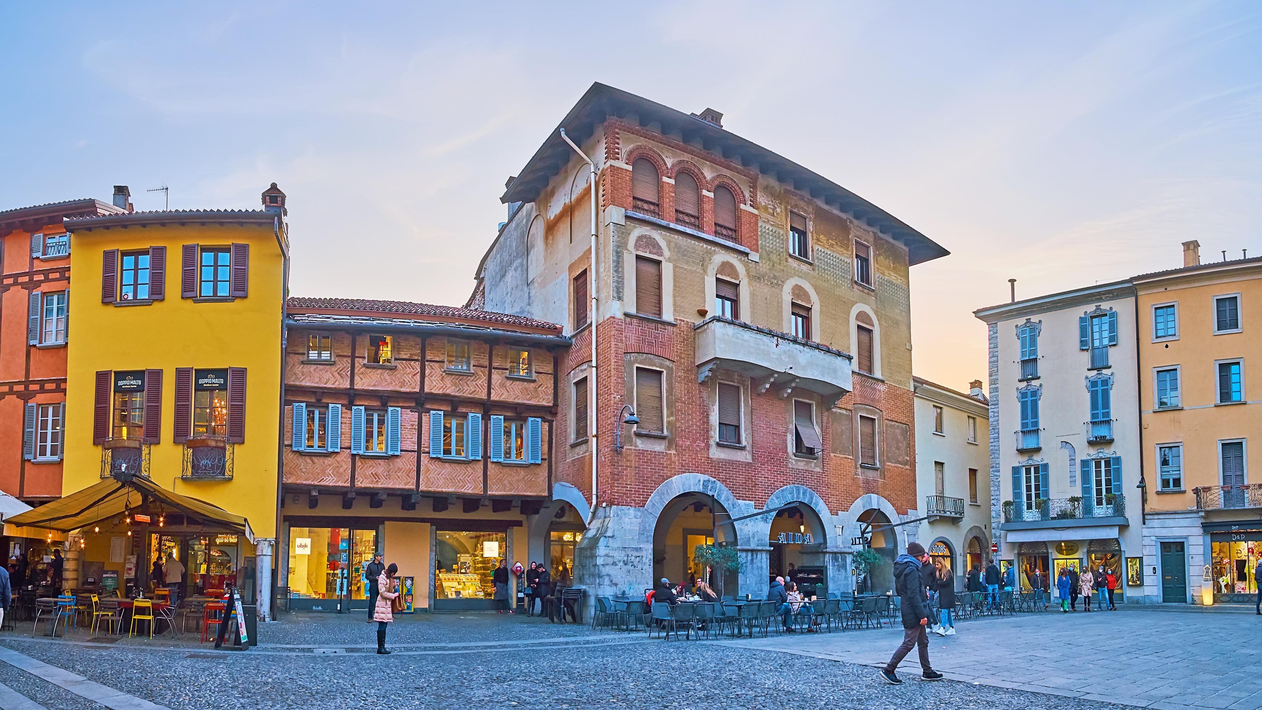 Como e i suoi borghi lungolago. Una storia da vivere a piccoli passi