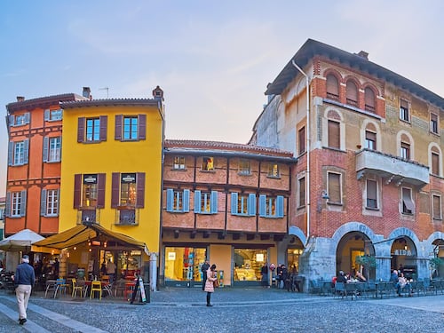 Como e i suoi borghi lungolago. Una storia da vivere a piccoli passi