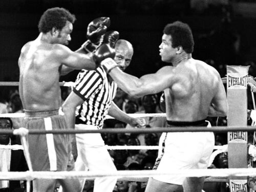 Le immagini della carriera della leggenda della boxe George Foreman