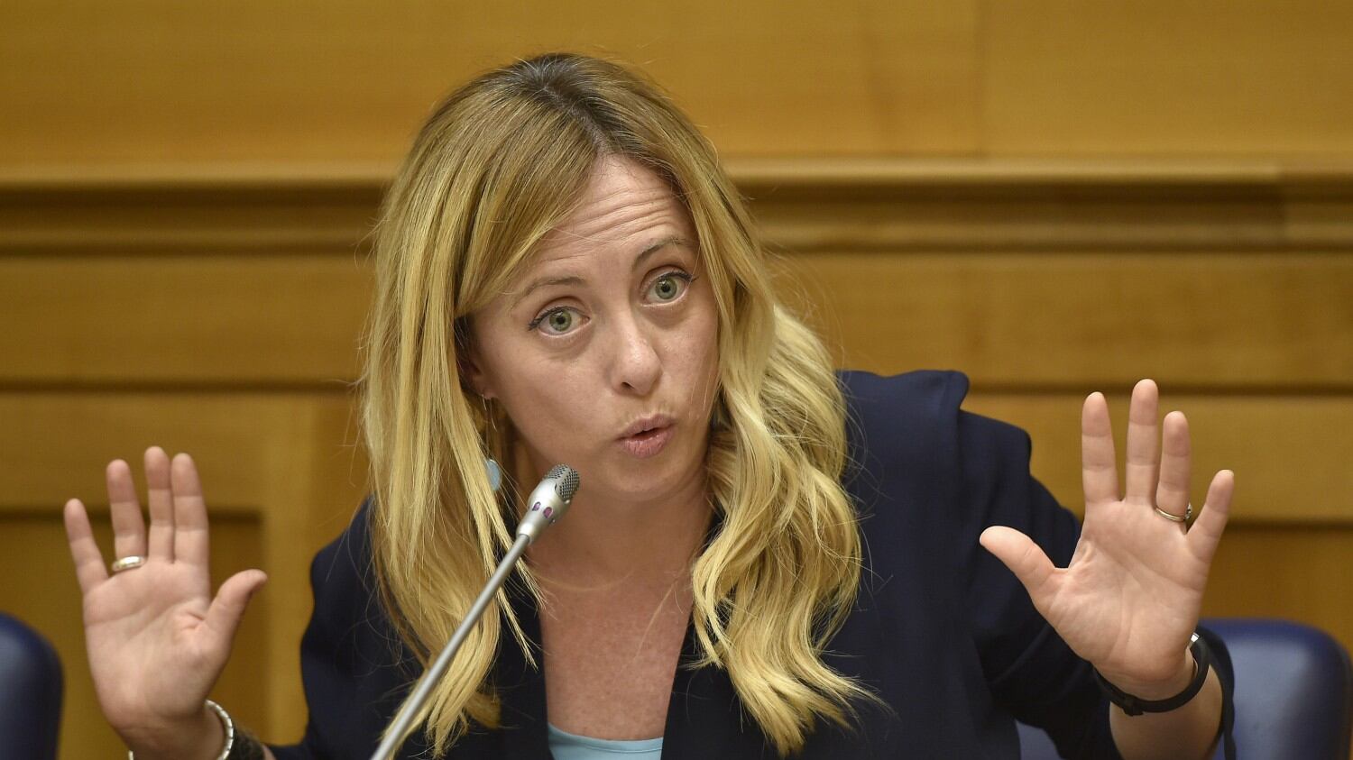 Meloni assente benedice il summit: "Presto riunione a tre per le liste"