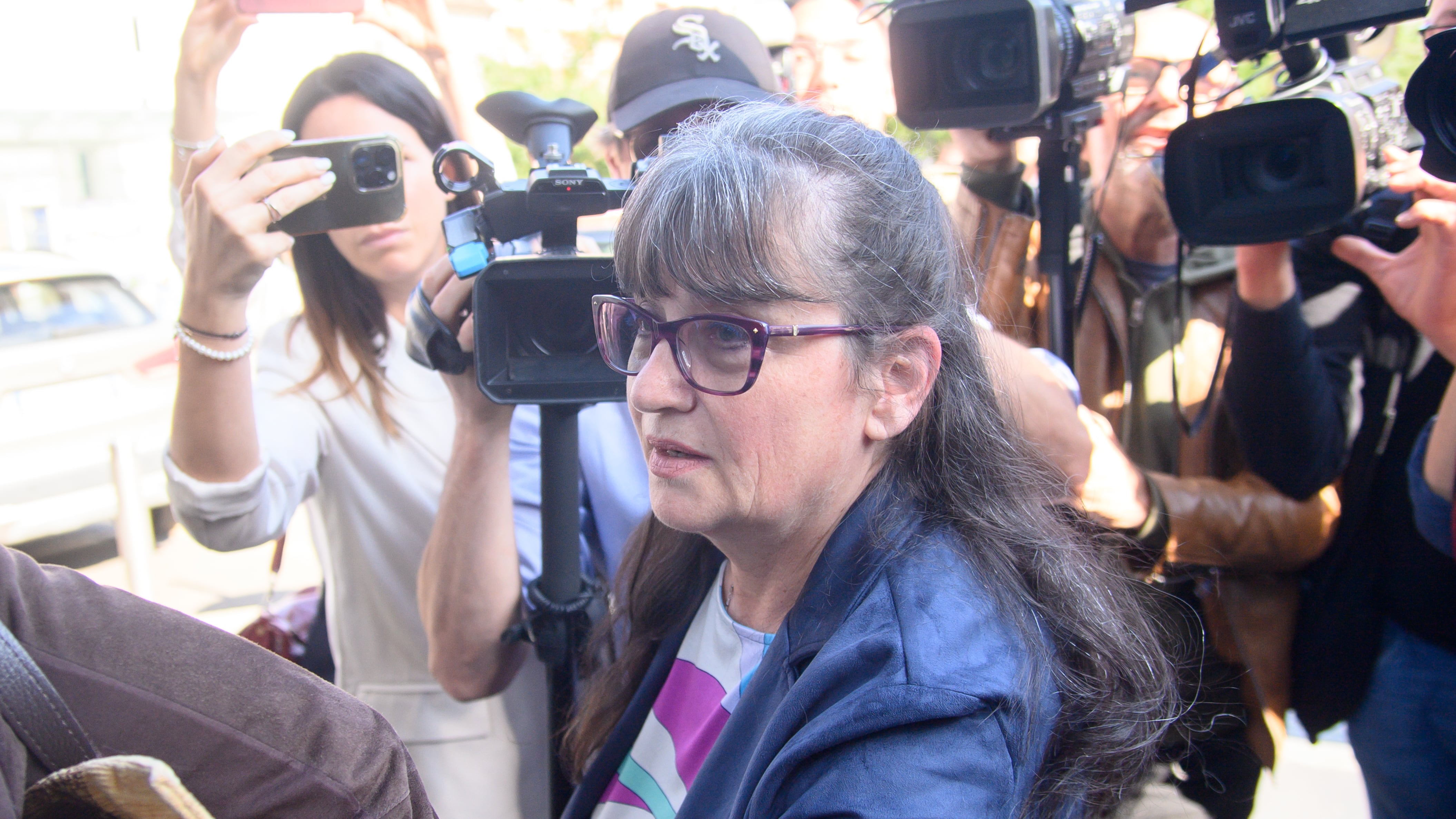 “Lui? È incazzato”. Parla l'avvocato di Sempio. La madre trasferita in psichiatria