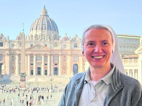 La prima volta di una donna "ministro". Papa Francesco sceglie suor Brambilla