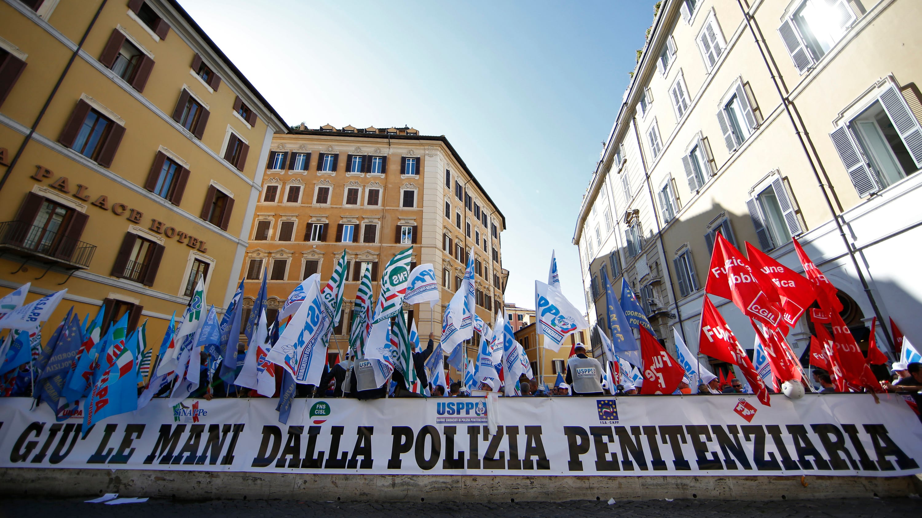 "Qui gli agenti sono in pericolo": scatta allarme carceri a Foggia