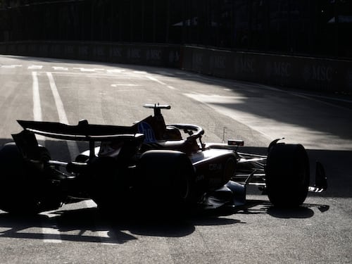 Ferrari, il gp di Baku resta stregato: illusione Leclerc, botto Sainz