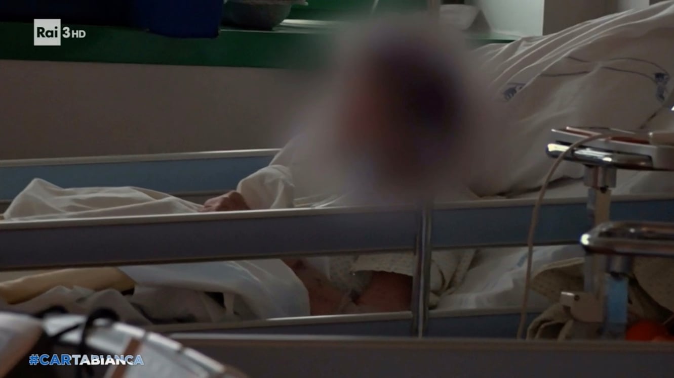 Lo sfogo dei medici in tv: "No vax aggressivi, cosa fanno..."
