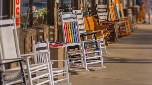 Svolta Lgbt per moda: anche la catena Cracker Barrel finisce nella bufera