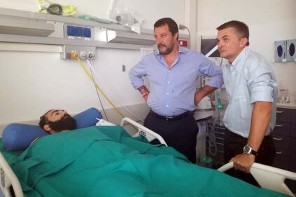 Salvini in ospedale a Genova: incontra i feriti e i parenti delle vittime 5