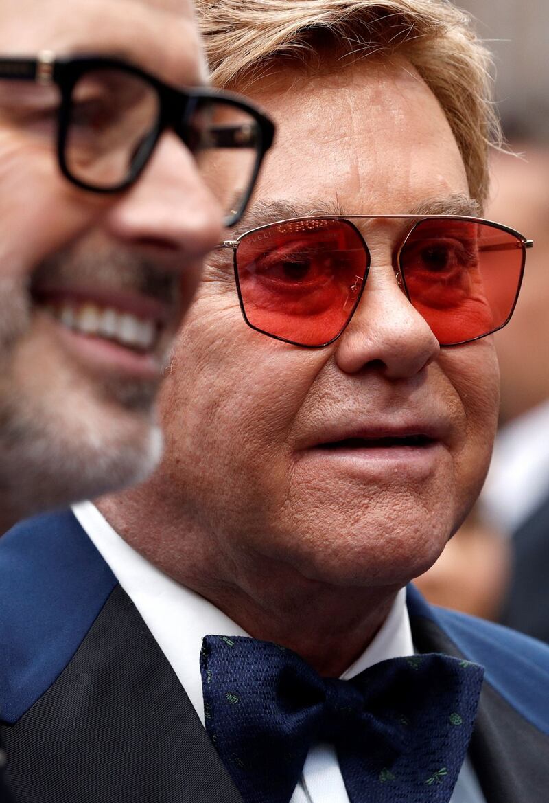 Elton John promuove "Rocket Man": foto 5