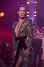 La sexy passerella di Bella Hadid 8