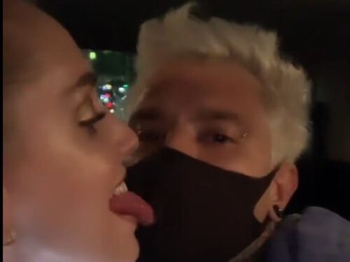 Fedez con la mascherina già nel 2019. "Perché?": impazza la teoria del complotto