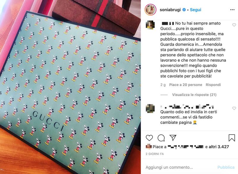Sonia Bruganelli insultata per la borsa