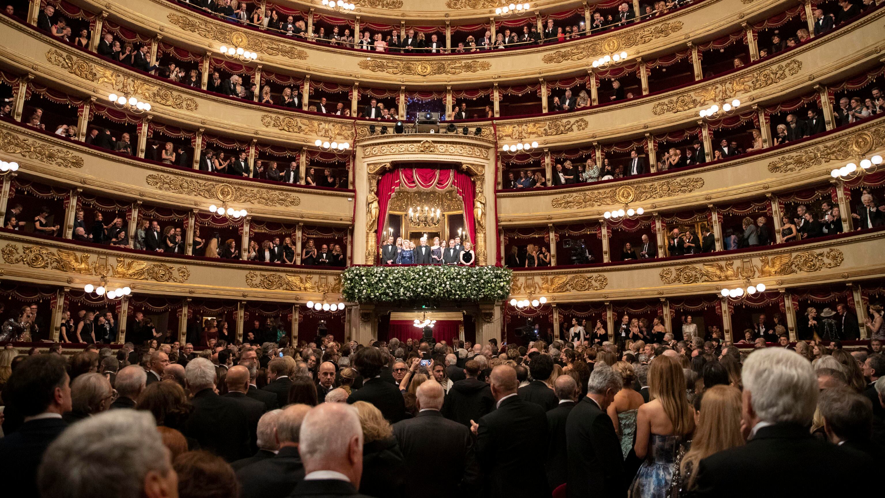 Buffonata "antifascista" alla Scala, la resa di Hamas e Vannacci: quindi, oggi...