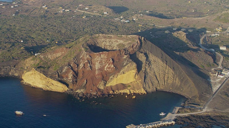 Linosa, l'isola paralizzata perché manca la benzina per le auto e le barche