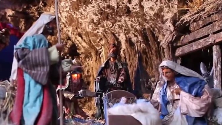 Adesso a scuola impediscono pure di fare il presepe