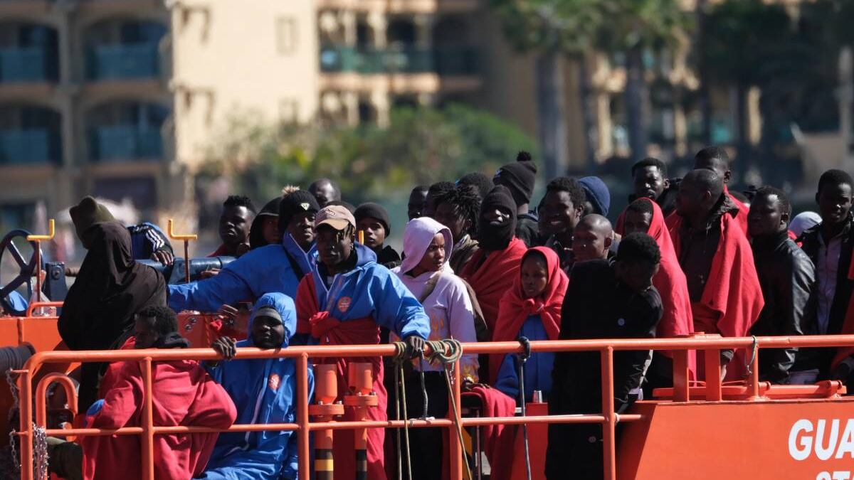 Migranti, sindaci in rivolta contro l'accoglienza: il dietrofront che imbarazza il Pd