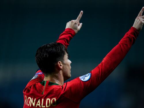 Le sorelle di Cristiano Ronaldo minacciose: "Con nostro fratello non si scherza"