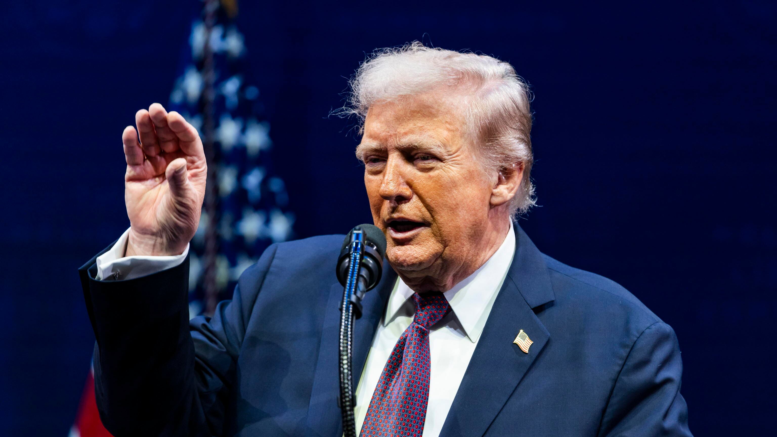 Slogan violenti, disordini e Trump come primo obiettivo. Ecco la galassia degli "Anti-fa"
