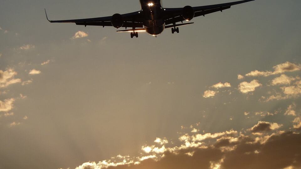 Spunta una nuova rotta (in aereo): così i migranti arrivano in Italia