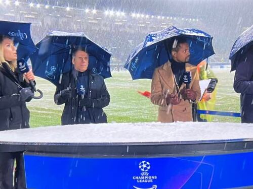 "Devo andare...". Evra spiazza tutti in diretta tv