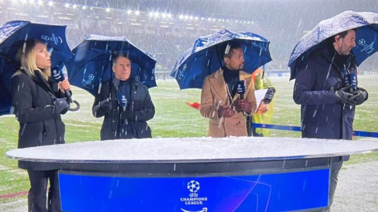 "Devo andare...". Evra spiazza tutti in diretta tv