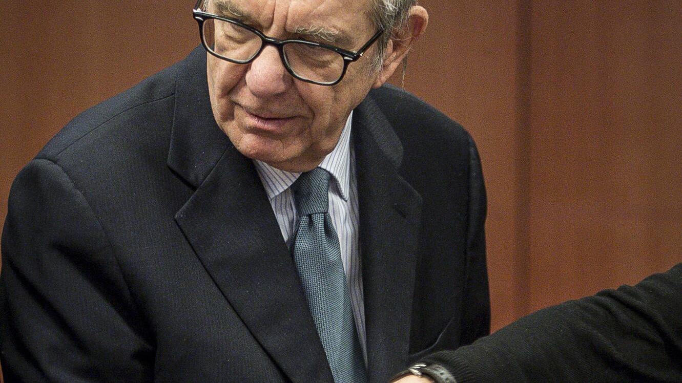 Padoan ora attacca Tria: "Posizione poco chiara Deficit? Violazioni volgari"
