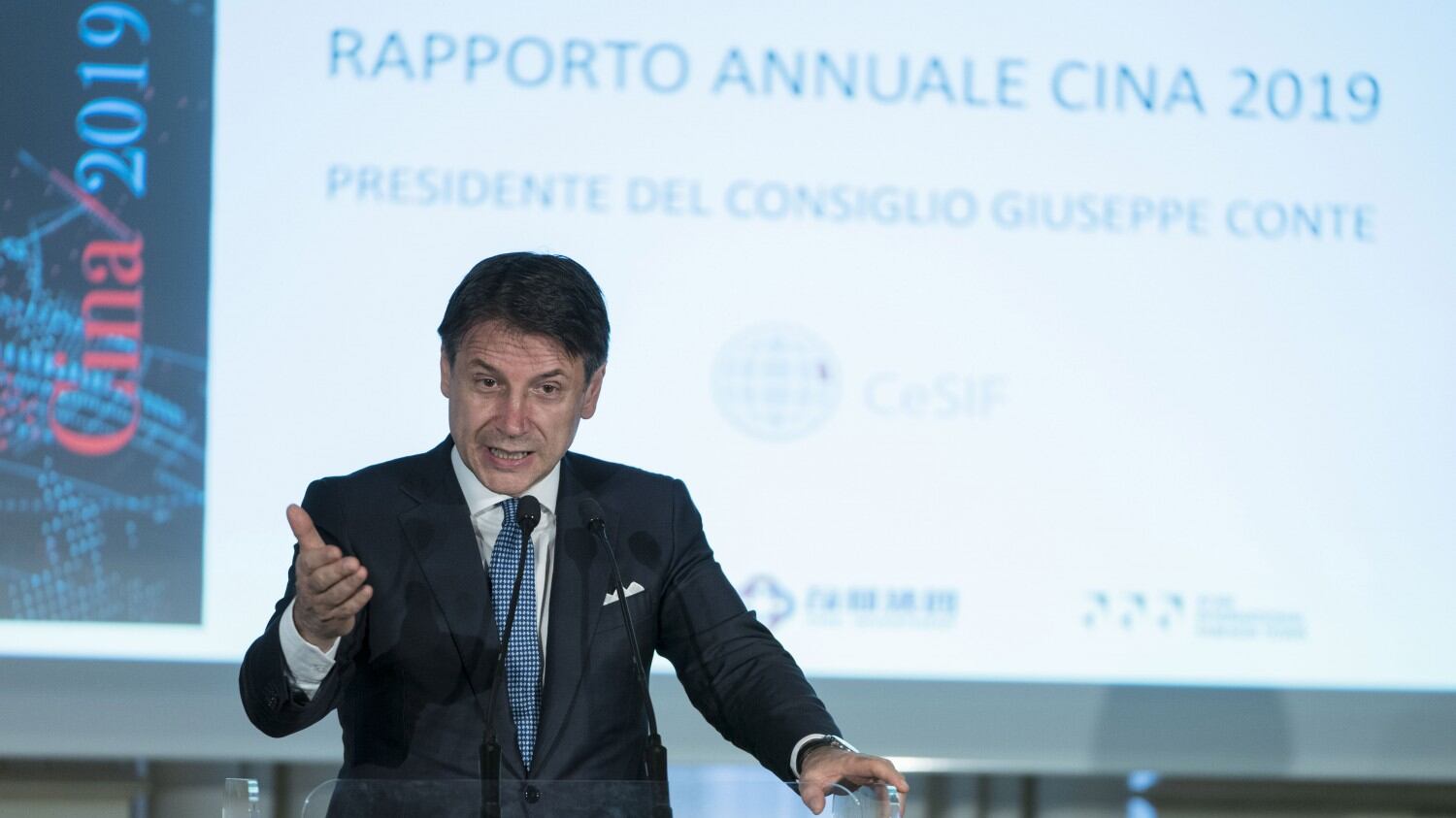 Migranti, Conte avverte: "Nessuno può fare da solo, nemmeno Salvini"