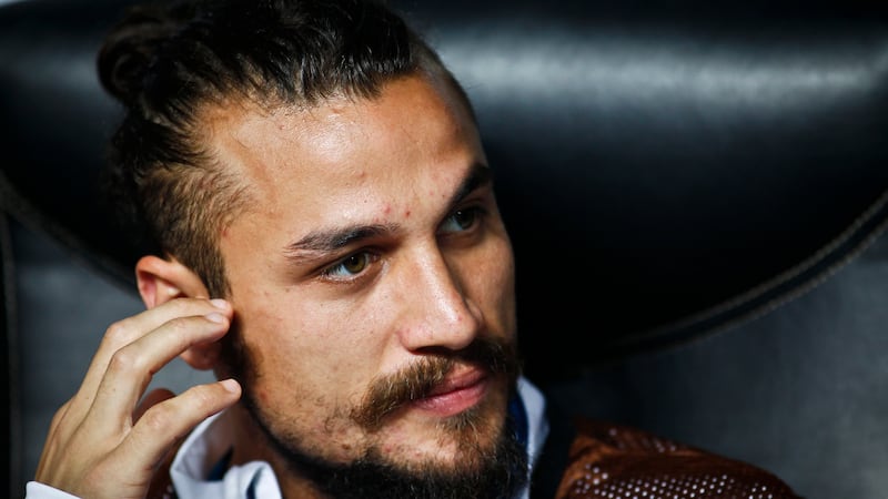 “Sta meglio ed è lucido”: le condizioni di Osvaldo dopo l’intervento d’urgenza