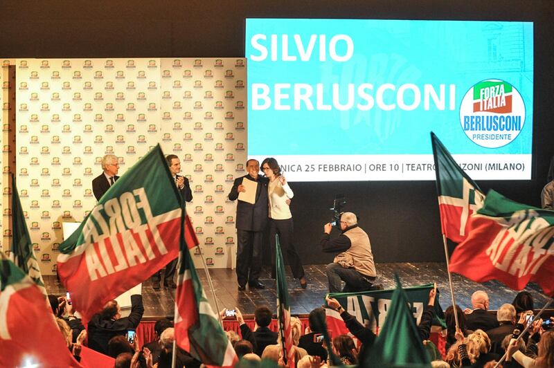 L'affetto che circonda Berlusconi a Milano 2