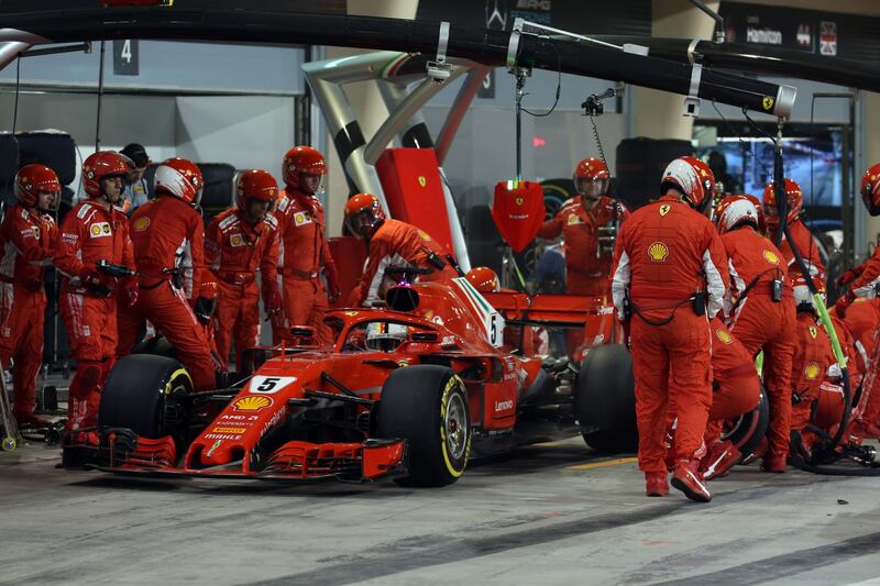 Bahrain, Raikkonen investe un meccanico: le foto dell'incidente 4