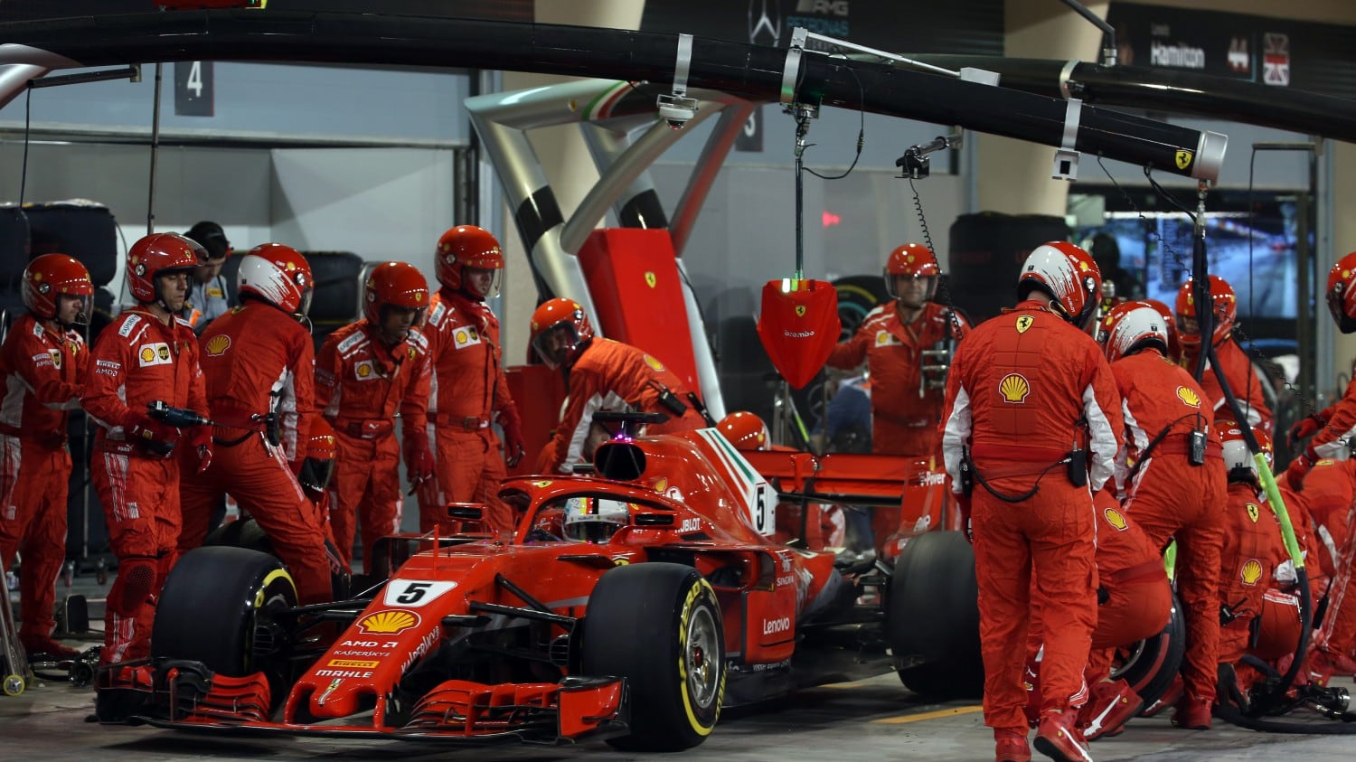 Ferrari, Raikkonen chiama il meccanico investito: "Ti auguro una pronta guarigione"
