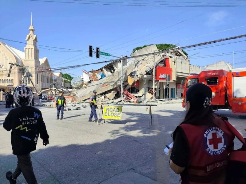 Terremoto di magnitudo 7.8 nelle Filippine - FOTO 1