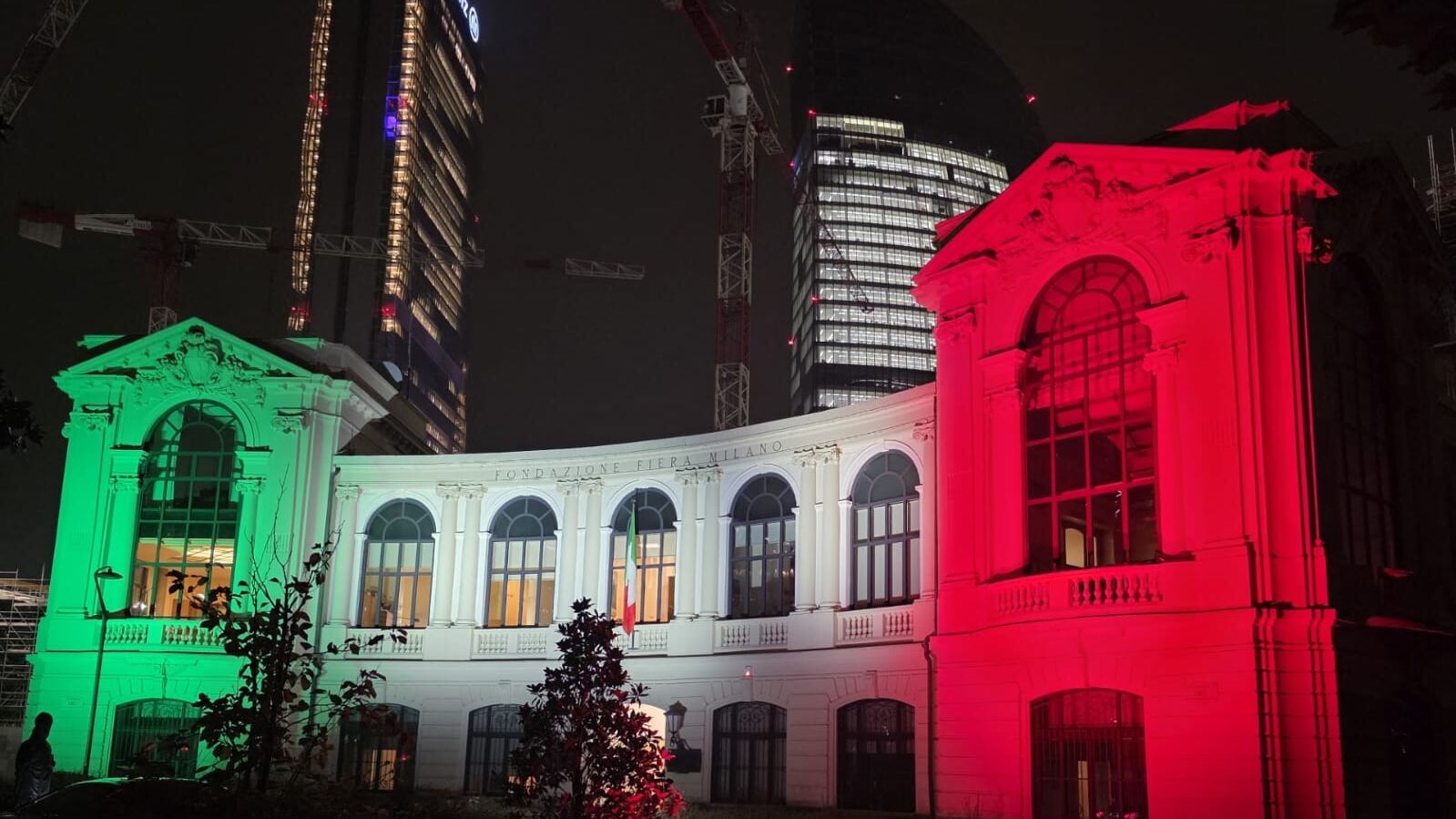 Fondazione Fiera, Palazzina degli Orafi si illumina con il tricolore