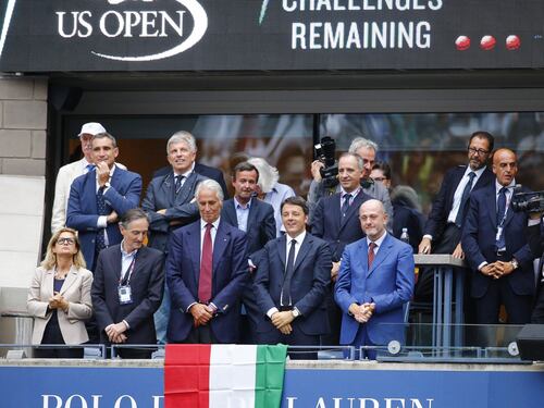 Renzi vola a New York e l'opposizione lo abbatte