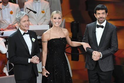 Michelle Hunziker, la sexy conduttrice a Sanremo 2018 4
