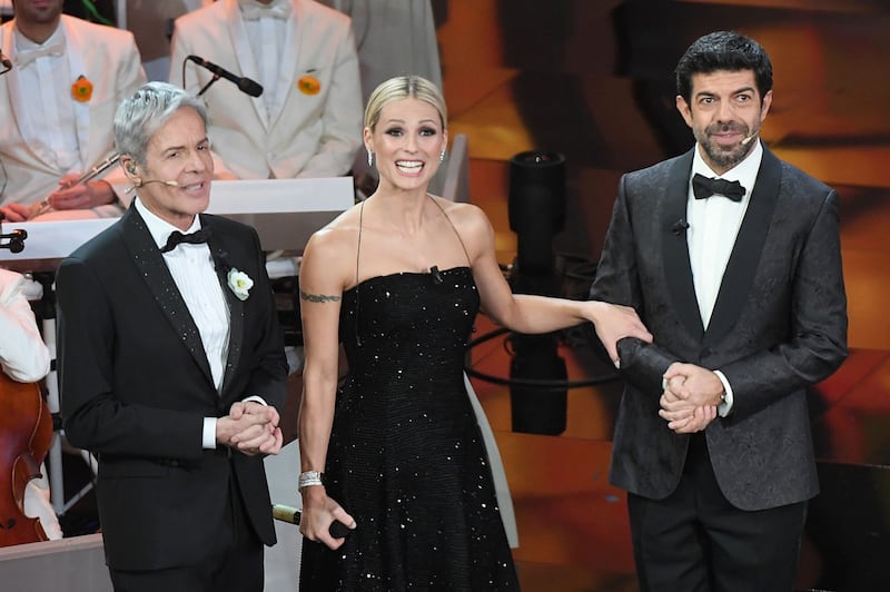 Michelle Hunziker, la sexy conduttrice a Sanremo 2018 4