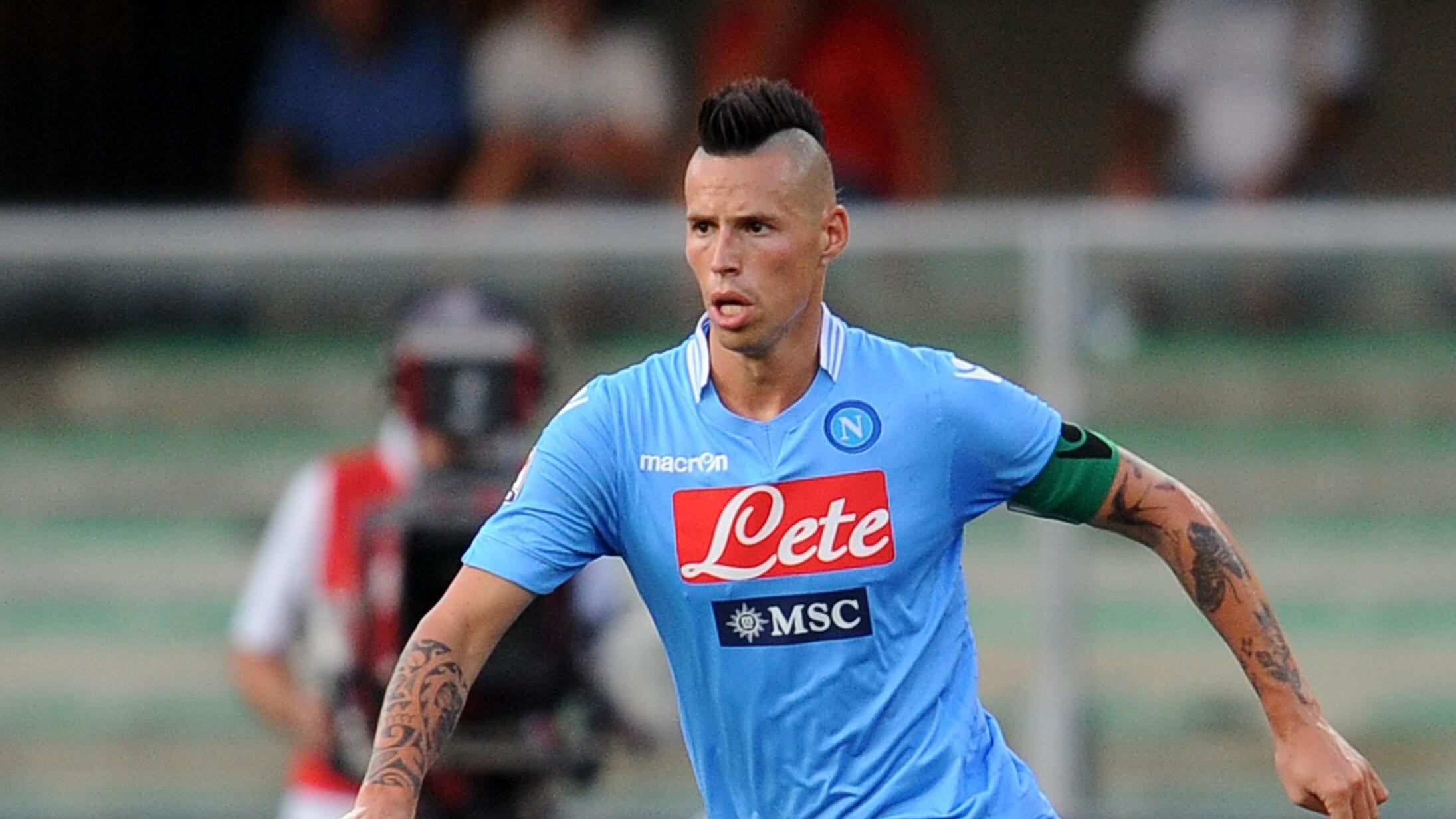 Benitez mette a sedere Hamsik. De Laurentiis snobba Mazzarri